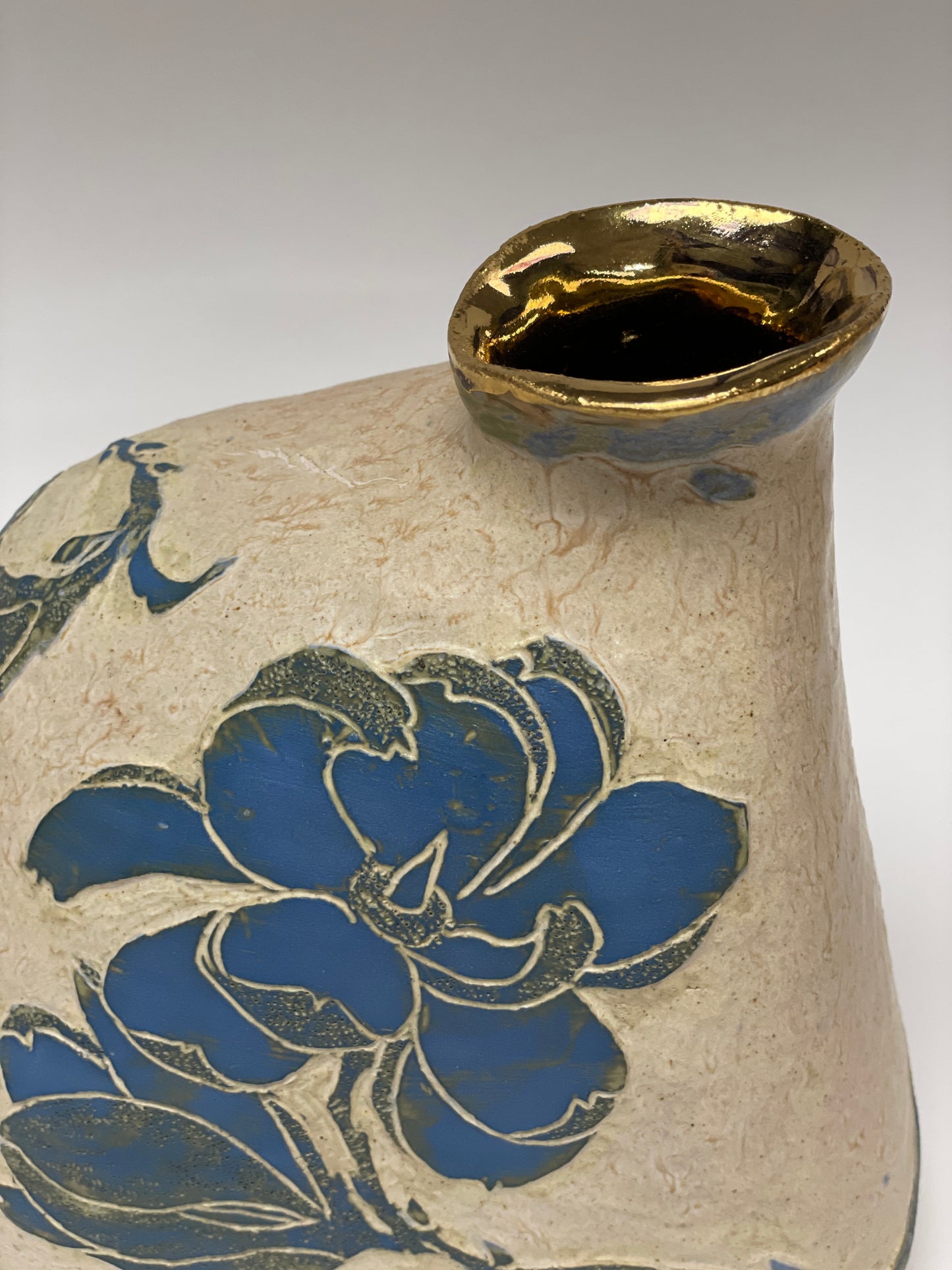Magnolia Bottle with Gold lip